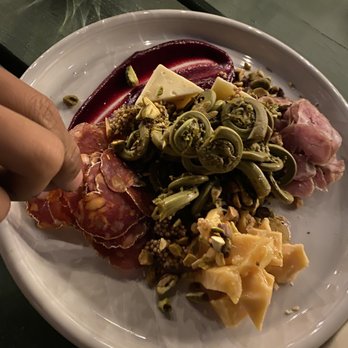 Harbor Table - Charcuterie and cheese - Beer Bar Near Me - Southwest Harbor, Maine