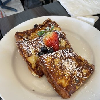 Sweet E's Cafe - Blueberry cream cheese stuffed French toast - Cafes Near Me - Honolulu, Hawaii