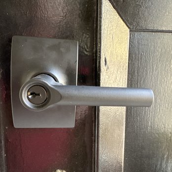 Long Beach Locksmiths - New front door lever - Keys & Locksmiths Near Me Long Beach Locksmiths - New front door lever - Keys & Locksmiths Near Me