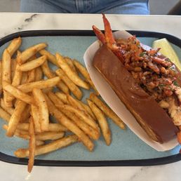 LOBSTER ROLL LOBSTER ROLL