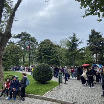 Dolmabahçe Sarayı - Line in the afternoon - Landmarks & Historical Buildings Near Me - Istanbul, 34