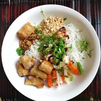 Vietnamese Restaurant Welcome - Bún met kip & loempia (11 €). - Vietnamese Near Me - Amsterdam, New Hampshire Vietnamese Restaurant Welcome - Bún met kip & loempia (11 €). - Vietnamese Near Me - Amsterdam, New Hampshire
