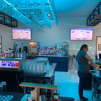 Gator's Family Restaurant - Bar with cold drinks - American Near Me - Dickinson, Texas Gator's Family Restaurant - Bar with cold drinks - American Near Me - Dickinson, Texas