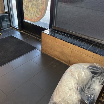 Happy's Pizza - dirty towels by door/entrance - Pizza Near Me - Farmington Hills, Michigan Happy's Pizza - dirty towels by door/entrance - Pizza Near Me - Farmington Hills, Michigan