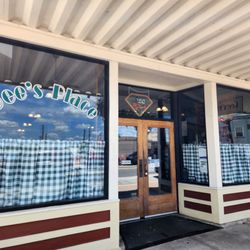 Dee's Place - Front door