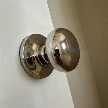 Simply Freshly Cleansed - Doorknob polished (1) - Home Cleaning Near Me