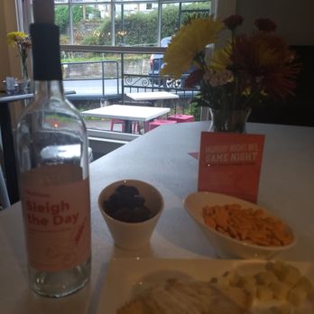 Evoke Winery - Yum - Wine Bars Near Me - Hood River, Oregon