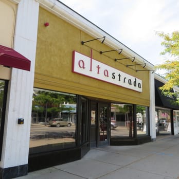 Alta Strada - Wellesley - entrance from the street/sidewalk 8/2013 - Italian Near Me - Wellesley, Massachusetts