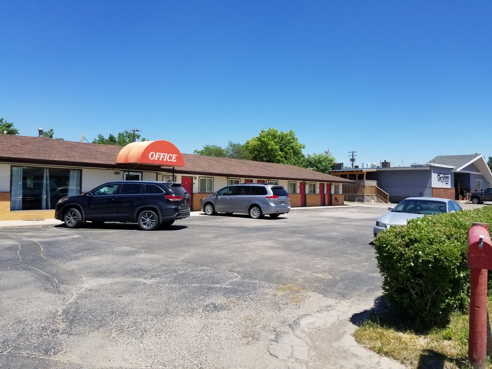 GRAND WESTERNER MOTEL Updated October 2024 1050 W Hwy 20, Chadron