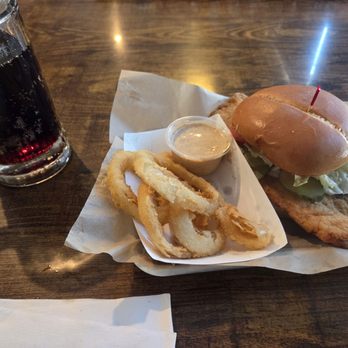 Mark Twain Dinette - Pork tenderloin sandwich, onion rings, and homemade root beer - American Near Me - Hannibal, Missouri Mark Twain Dinette - Pork tenderloin sandwich, onion rings, and homemade root beer - American Near Me - Hannibal, Missouri