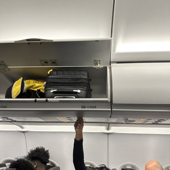 Frontier Airlines - Again this bag is about the side of mine it belongs to a white passenger - Airlines Near Me - Chicago, Illinois
