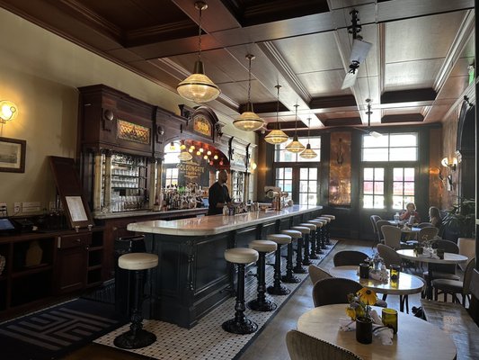 Golden Gate Saloon by null