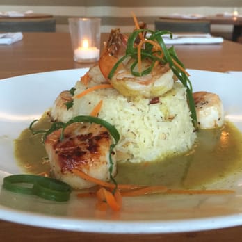 Tommy Bahama Restaurant - Thai Shrimp and Scallops - Cocktail Bars Near Me - Jupiter, Florida Tommy Bahama Restaurant - Thai Shrimp and Scallops - Cocktail Bars Near Me - Jupiter, Florida