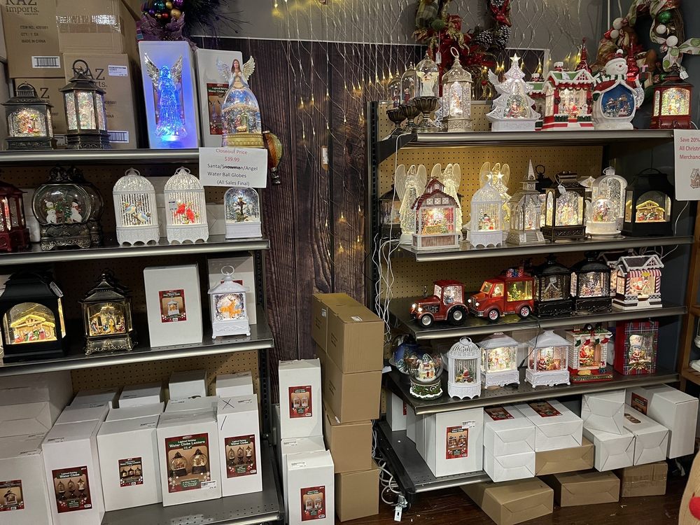 FATHER CHRISTMAS SHOP 101 S River St, Seguin, Texas Holiday