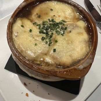 E & E Stakeout Grill - Crock of French Onion Soup* - American Near Me - Belleair Bluffs, Florida