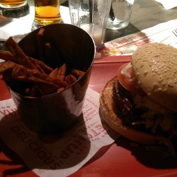 RED ROBIN GOURMET BURGERS AND BREWS - Updated October 2024 - 110 Photos