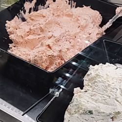 Wellwood Bagels & Bialys - Lox and veggie cream cheese