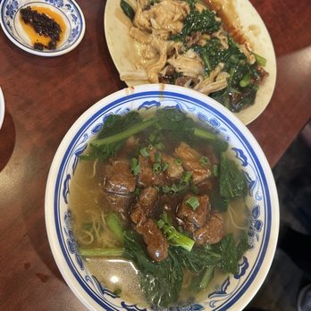 Lam's Kitchen - Beef flank and tendon soup, beef and choy sum chow fun - Noodles Near Me - Honolulu, Hawaii