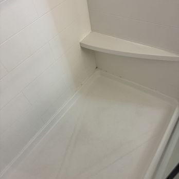 Holiday Inn Express & Suites Eugene Downtown - University - Stained shower - Hotels Near Me - Eugene, Oregon Holiday Inn Express & Suites Eugene Downtown - University - Stained shower - Hotels Near Me - Eugene, Oregon