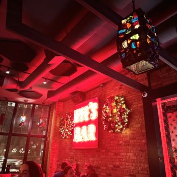 Nye's - Inside bar area - Cocktail Bars Near Me - Minneapolis, Minnesota