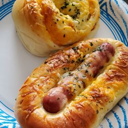 Cheese bun (top), hot dog bun (bottom) Cheese bun (top), hot dog bun (bottom)