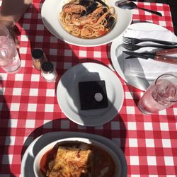 Ristorante Pizzeria Italia - Unser Essen und die kleine Servierte für die Spaghetti
