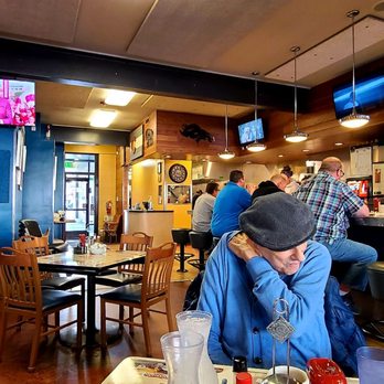 Breakfast Queen - Dining area and customers. - Breakfast & Brunch Near Me - Englewood, Colorado Breakfast Queen - Dining area and customers. - Breakfast & Brunch Near Me - Englewood, Colorado