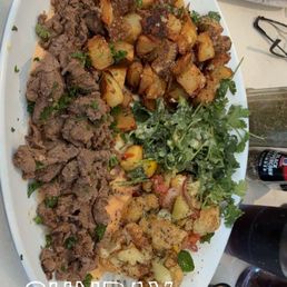 Main plate steak with garlicky potatoes and roasted veggies Main plate steak with garlicky potatoes and roasted veggies