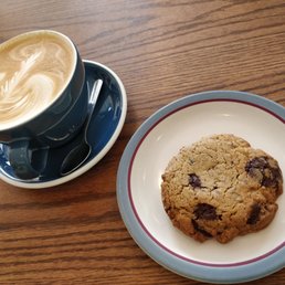 Almond latte, yummy glutenfree chocolate almond cookie