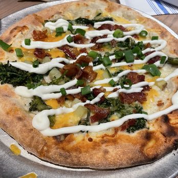 Moku Kitchen - Baked potato pizza of the month - Cocktail Bars Near Me - Honolulu, Hawaii