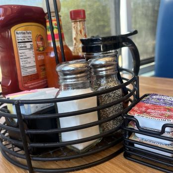 Broken Yolk Cafe - Table accommodations - Breakfast & Brunch Near Me - Las Vegas, Nevada Broken Yolk Cafe - Table accommodations - Breakfast & Brunch Near Me - Las Vegas, Nevada
