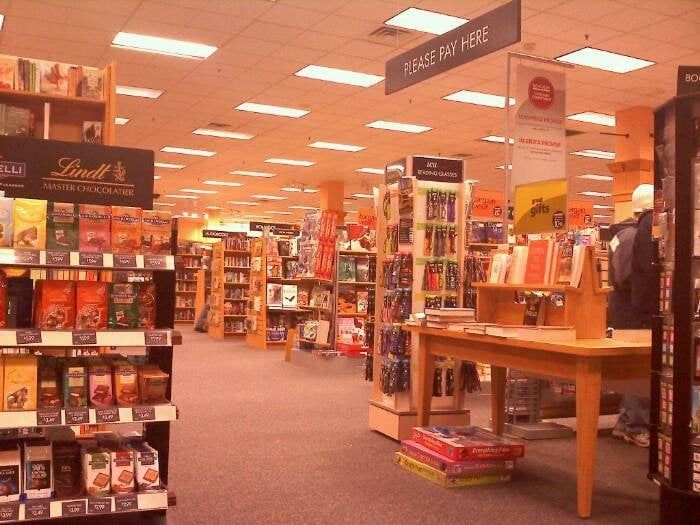 BORDERS BOOKS MUSIC & CAFE CLOSED 68 Veterans Memorial Hw, Commack