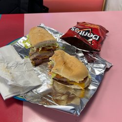 Suzy's Deli - Tasty Dagwood!