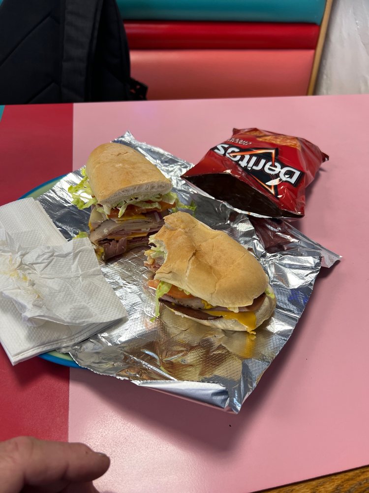 Suzy's Deli Logo