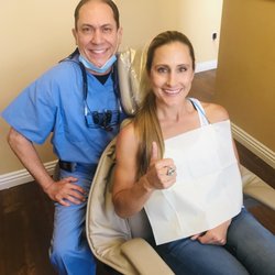 1000Oaks Dental & Implants - Thumbs up