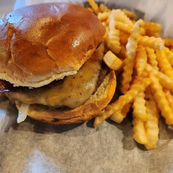 Redamak's - BBQ Burger - Burgers Near Me - New Buffalo, Michigan Redamak's - BBQ Burger - Burgers Near Me - New Buffalo, Michigan