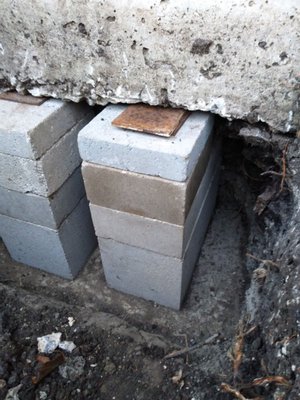 Dc House Leveling Logo