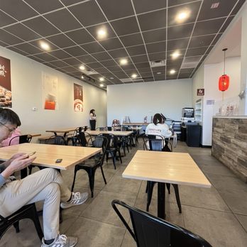 Meet Fresh - A good size seating area - Desserts Near Me - Chandler, Arizona Meet Fresh - A good size seating area - Desserts Near Me - Chandler, Arizona