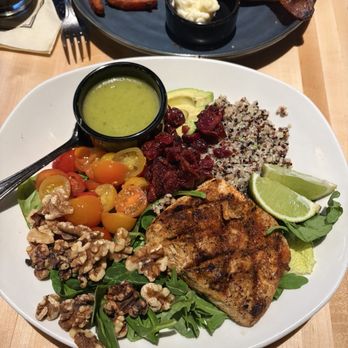 The Tap Room at Dubsdread - The Superman Salad with Mahi Mahi - American Near Me - Orlando, Florida The Tap Room at Dubsdread - The Superman Salad with Mahi Mahi - American Near Me - Orlando, Florida