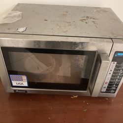 Disgusting exterior of microwave.