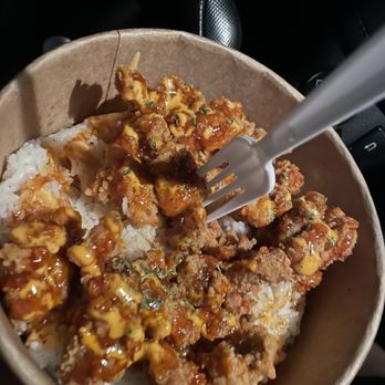 Chick’n 82 - a bowl of rice and meat - Chicken Shop Near Me - Los Angeles, California Chick’n 82 - a bowl of rice and meat - Chicken Shop Near Me - Los Angeles, California
