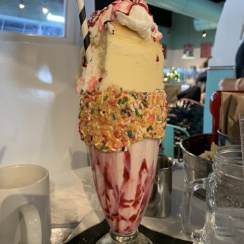 Brownstone Pancake Factory - Strawberry Cheesecake Milkshake - Breakfast & Brunch Near Me - Edgewater, New Jersey