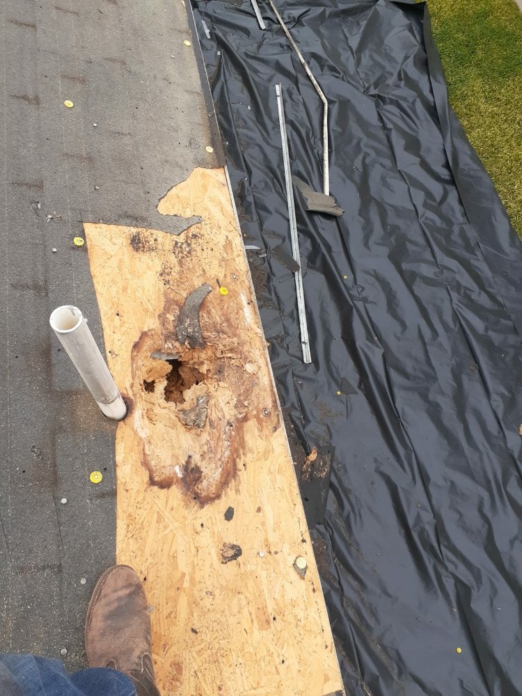 Slide of Argueta's Roofing Specialist