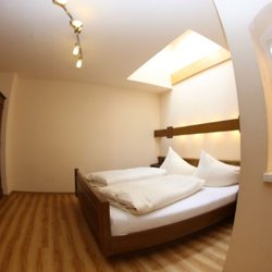 Landgasthaus Schuster - Schlafzimmer Appartement "Rot Flüh" - D