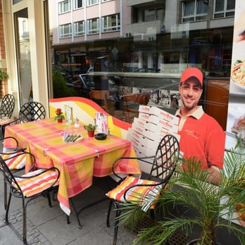 Pizza Boy - Wenige Tische auf dem Gehweg - Pizza Near Me - Wiesbaden, HE Pizza Boy - Wenige Tische auf dem Gehweg - Pizza Near Me - Wiesbaden, HE