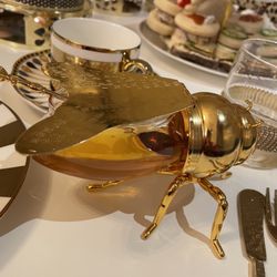 The Dirty Tea - The most adorable honey container ever!!!