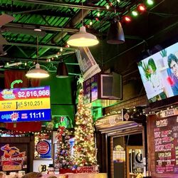 RJ's Pub - Festive and lively dining area