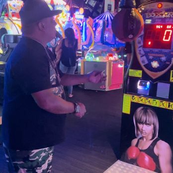 Lucky Strike Honolulu - Playing some games while waiting to be seated.. - Arcades Near Me - Honolulu, Hawaii Lucky Strike Honolulu - Playing some games while waiting to be seated.. - Arcades Near Me - Honolulu, Hawaii