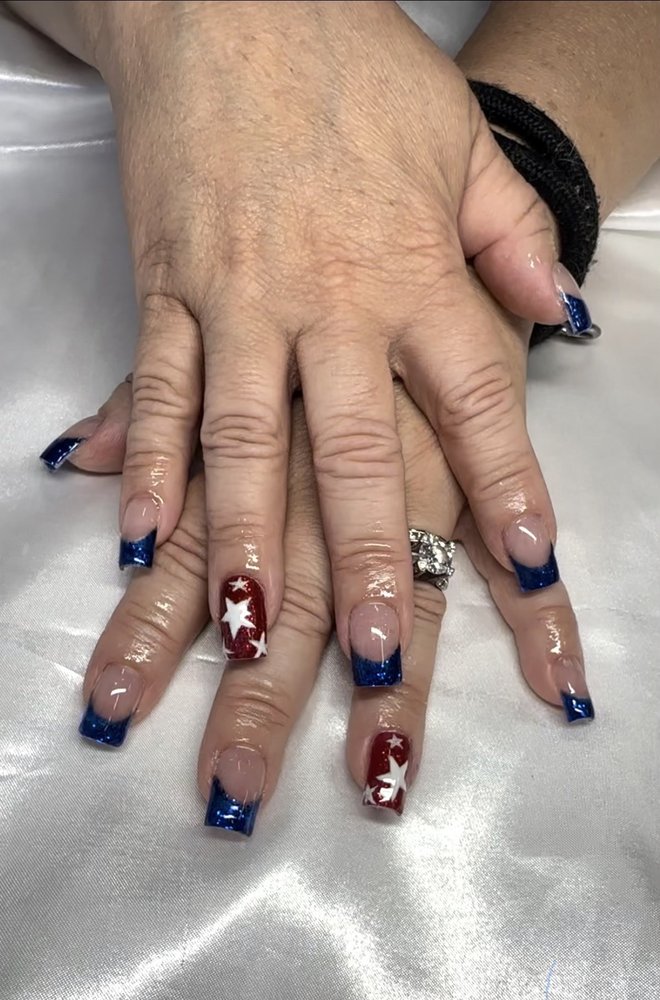 Nails by Michelle Logo