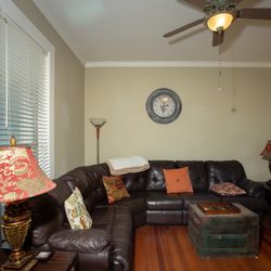 Helmly House Vacation Rental - Super comfortable living room